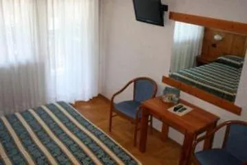 Отель Larice Bianco 3*